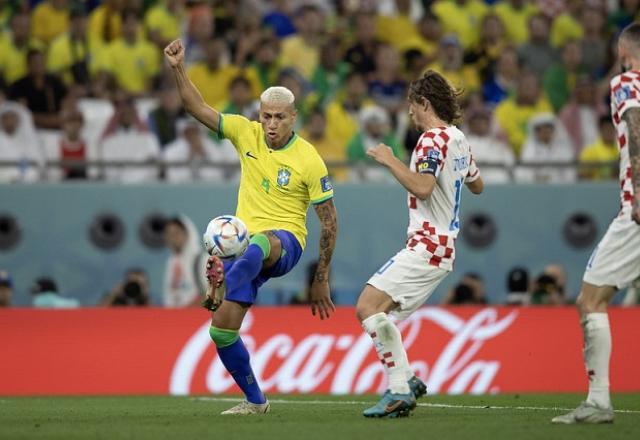 Richarlison lamenta eliminação do Brasil na Copa e diz: "Era para acontecer"