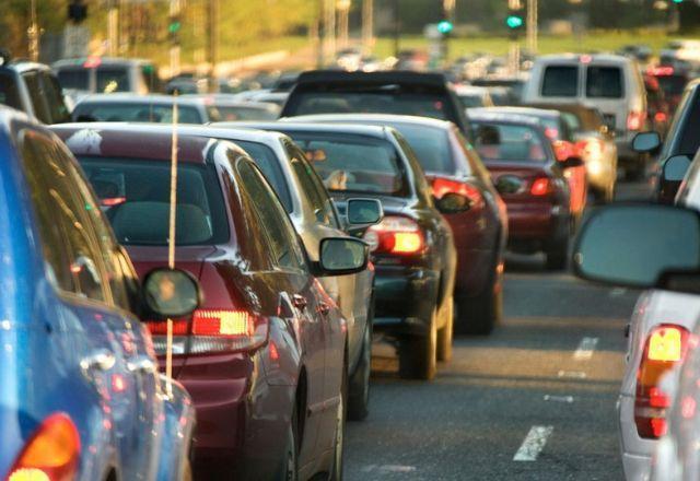 Com medição total de trânsito, lentidão em SP chega a 590 km