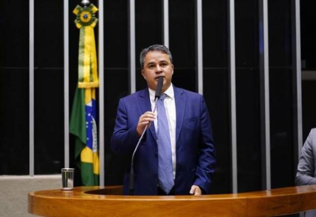 "Imposto sobre folha de pagamento é imposto burro", diz senador Efraim 