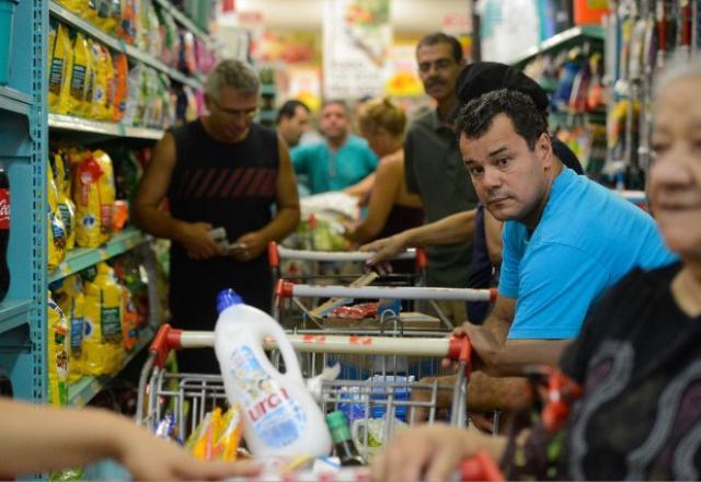 Preço da cesta básica cai em 13 das 17 capitais pesquisadas pelo Dieese