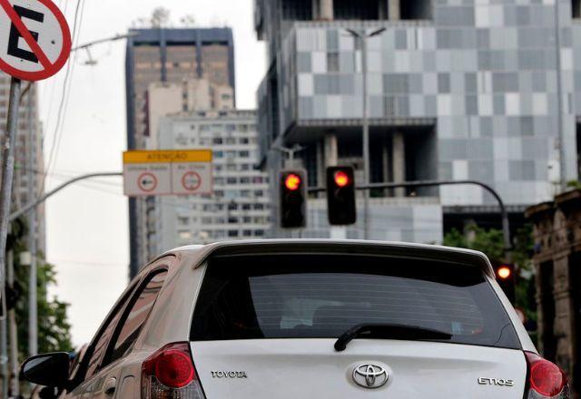 Motoristas de SP podem ter 40% de desconto em multas de trânsito