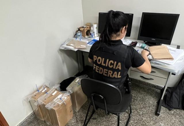 PF investiga possível contrabando de combustível