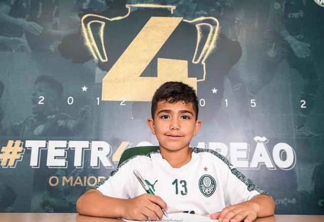 Filho de Dudu assina primeiro contrato com o Palmeiras