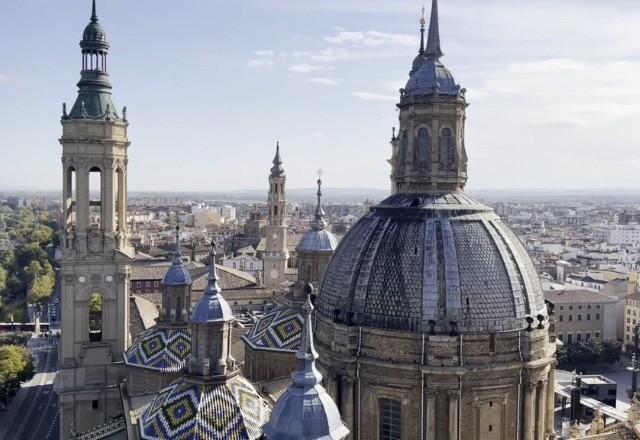 Uma visita exclusiva à Catedral de Nossa Senhora do Pilar na Semana Santa