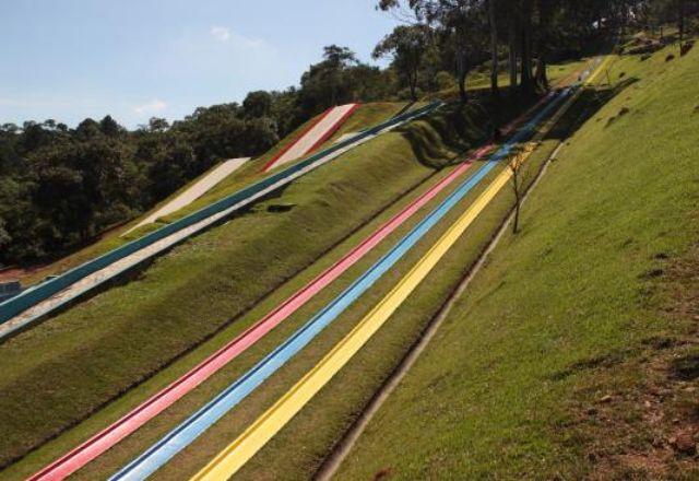 Mulher morre após acidente em tobogã de parque em São Roque (SP)