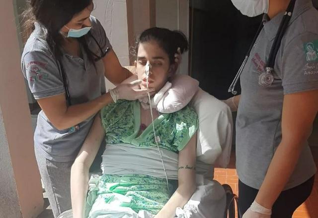 Jovem internada após cheirar pimenta teve nova infecção, diz mãe