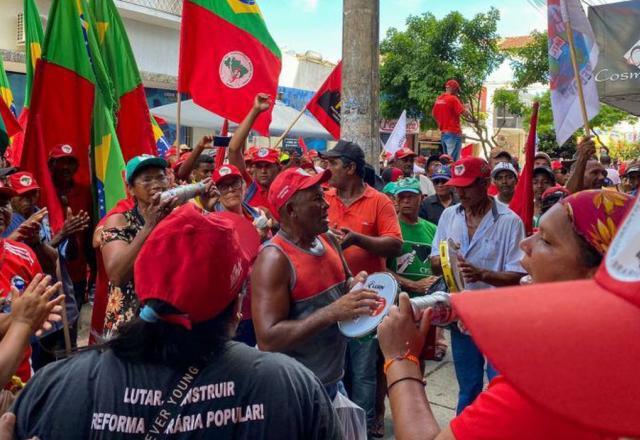 MST ocupa sede do Incra em Alagoas