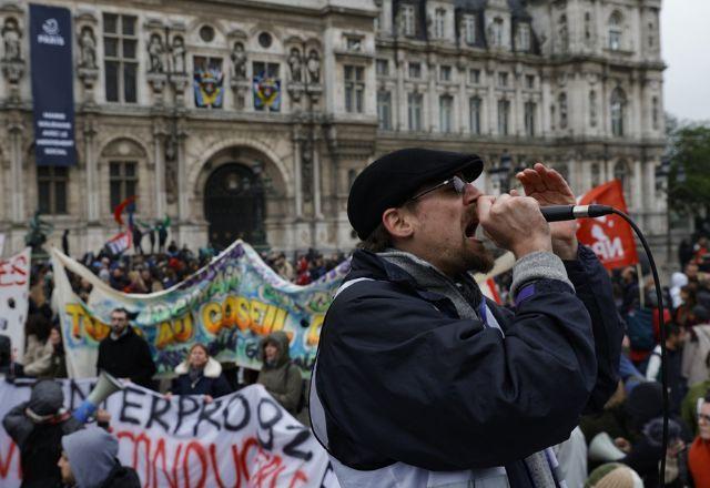 Conselho Constitucional da França aprova reforma da Previdência de Macron