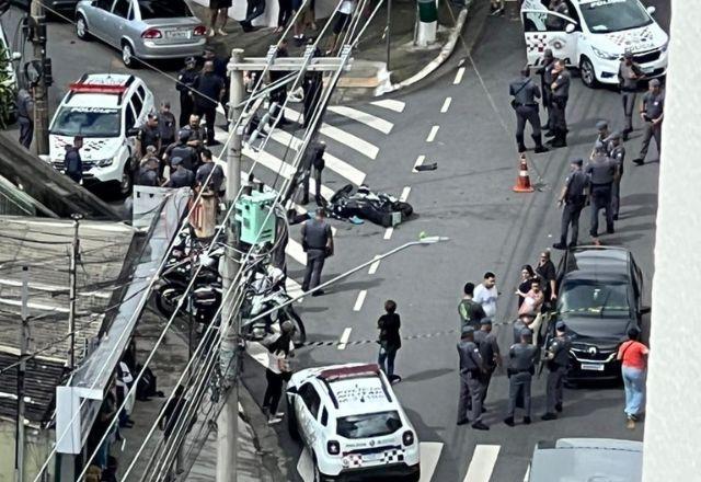 Tentativa de roubo a salão termina com criminoso morto e outro ferido