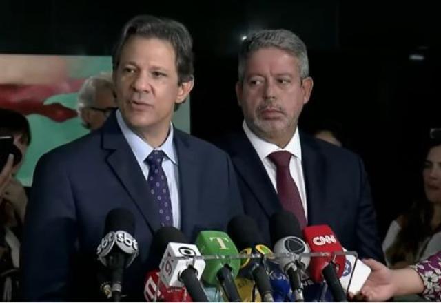 "Brasil não aguenta mais sangria", diz Haddad ao entregar nova regra fiscal