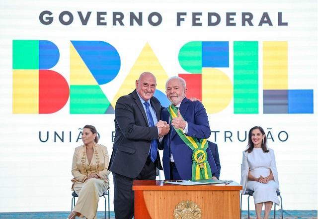 Ministro-chefe do Gabinete de Segurança Institucional pede demissão