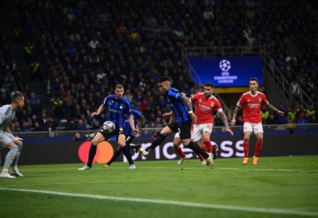 Inter de Milão elimina Benfica e pega Milan na semifinal da Champions League