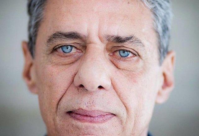 Presidente entrega Prêmio Camões para Chico Buarque; assista