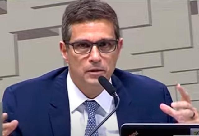 Campos Neto defende juros altos para combater inflação persistente