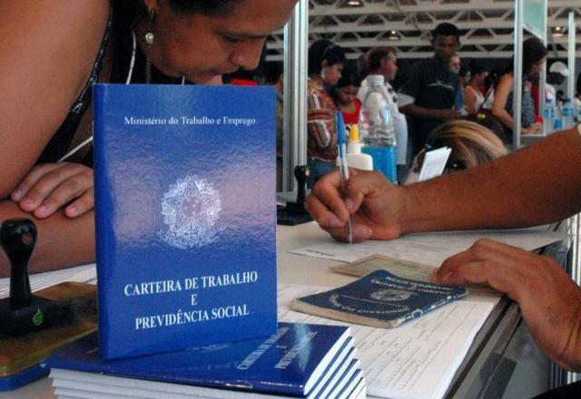 Brasil abriu 195,17 mil  vagas de trabalho formal em março, mostra Caged