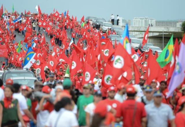 Poder Expresso: Governo terá que enfrentar CPI do MST e não presidirá a do 8/1