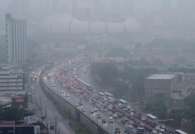 Previsão do tempo: aumenta área de alerta para temporais no Brasil