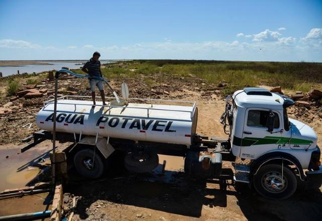 STM mantém pena de grupo que desviou água de flagelados da seca