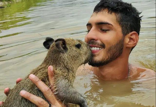 Capivara volta para influencer após decisão da Justiça do AM