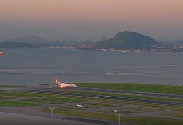 Turbina de avião da Gol pega fogo antes de decolagem no Rio de Janeiro