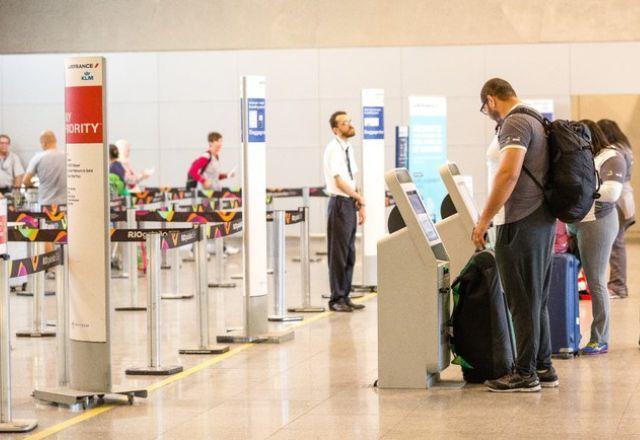 Viagens aéreas no Brasil registram alta superior a dos EUA em março