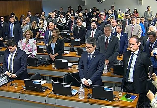 Senadores fazem um minuto de silêncio pela morte de Rita Lee