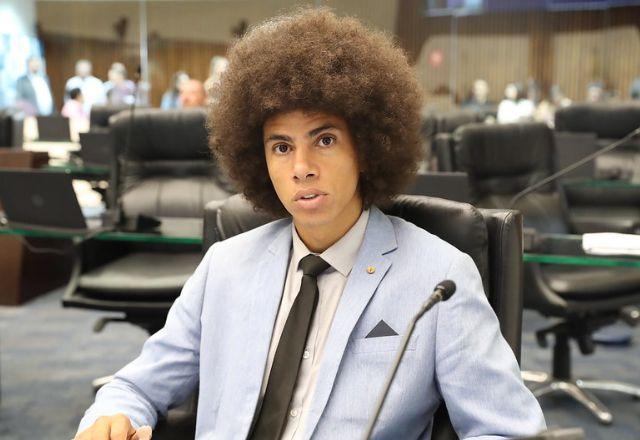 Deputado acusa racismo em "inspeção aleatória" da PF em aeroporto