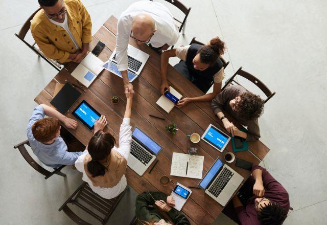 Jornada de trabalho de 4 dias promete diminuir estresse e aumentar receita