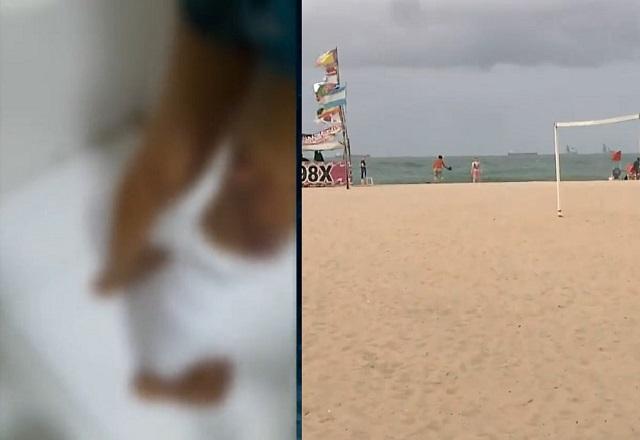 Menino cai em buraco com carvão em areia na praia de Copacabana