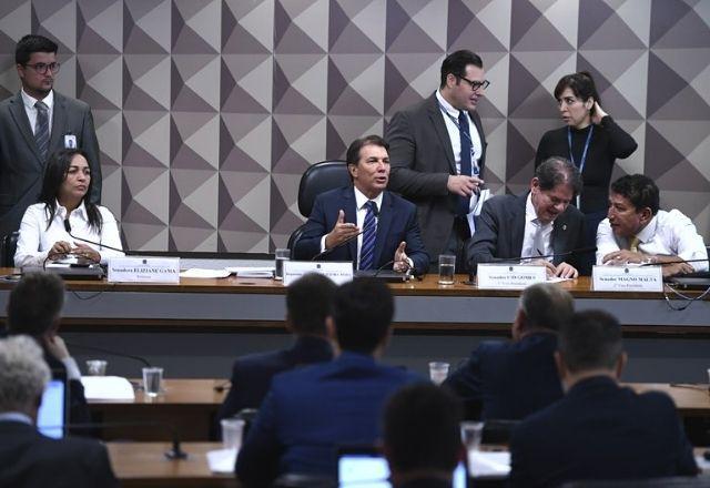 SBT News na TV: Primeira reunião da CPMI do 8/01; Collor condenado pelo STF