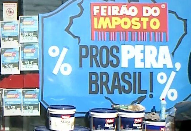 Consumidores aproveitam "Dia Livre de Imposto" para ir às compras