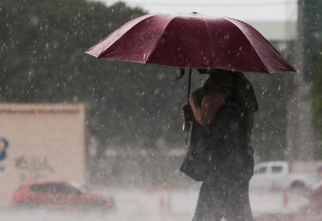 Chegada de frente fria traz semana de chuva intensa em São Paulo