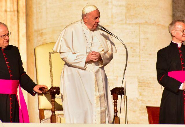 Enviado do Papa Francisco inicia missão de paz na Ucrânia