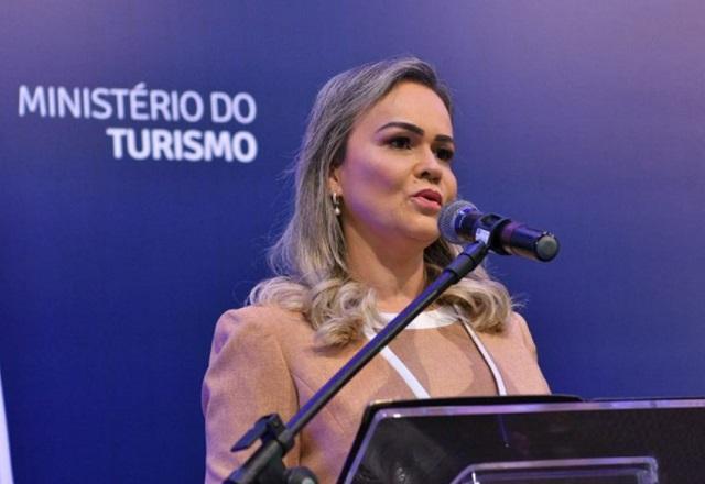 Diretório fluminense do PT defende permanência da ministra do Turismo