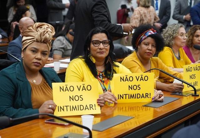 Conselho de Ética instaura processos contra deputadas do PT e do Psol