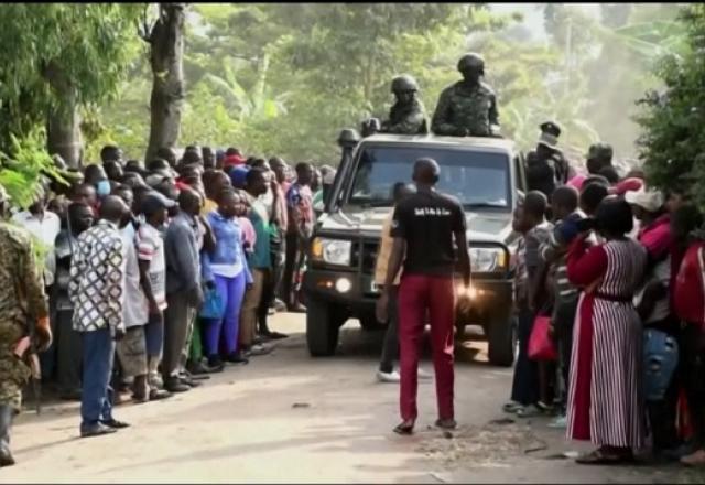 Grupo ligado ao Estado Islâmico ataca escola em Uganda e mata ao menos 41