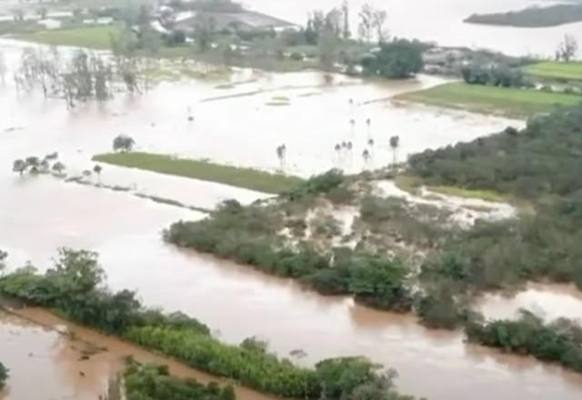 Comitiva do governo visita áreas atingidas por temporal no RS