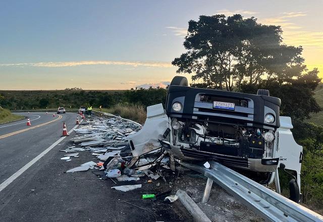 Pai encontra filho nas ferragens ao retornar em estrada no ES