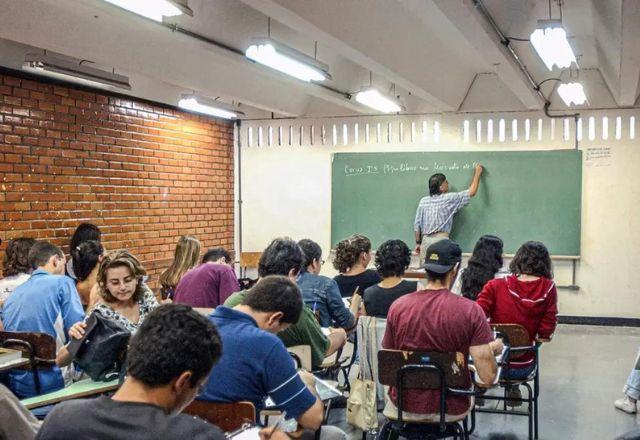 Mais de 55% dos estudantes desistem antes de concluir ensino superior