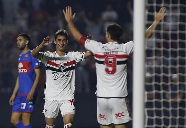 Fim da maldição? São Paulo comemora partida completa contra o Tigre; veja