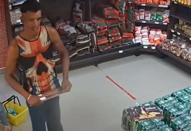 Homem invade mercado, rouba faca e esfaqueia funcionária