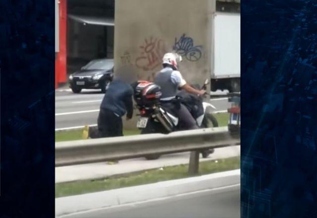 Governo de SP terá que pagar indenização a jovem puxado por PM em moto