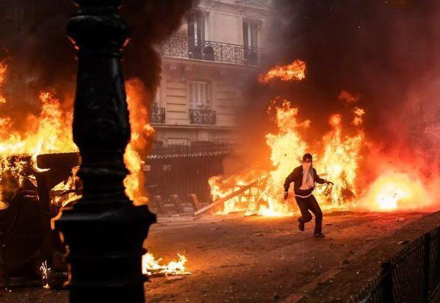 Avó de adolescente morto por policial pede fim de protestos na França