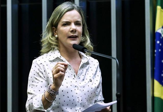 "Avaliamos que a política monetária está equivocada", diz Gleisi Hoffmann