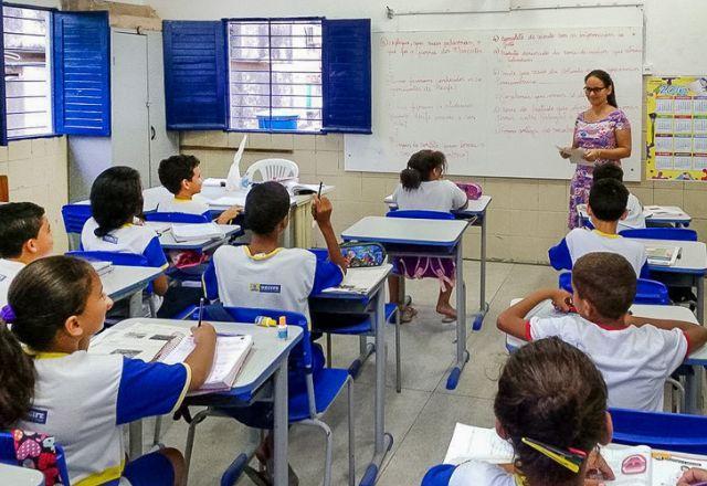 Escola de tempo integral é vista como alternativa para diminuir defasagem