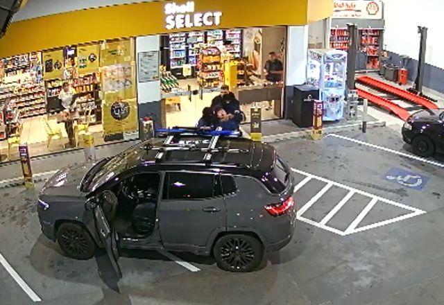 Câmeras flagram sequestro de empresário em posto de gasolina no ABC Paulista