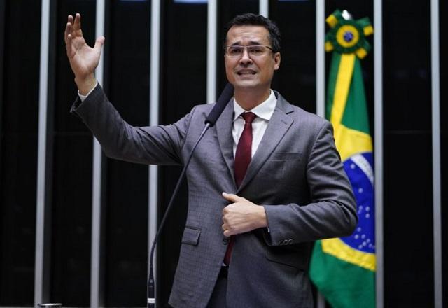 Deltan rebate Gilmar Mendes e acusa ministro de intolerância religiosa