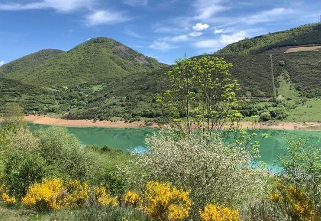 Aventura sobre rodas: Renata Cordeiro explora os picos da Europa