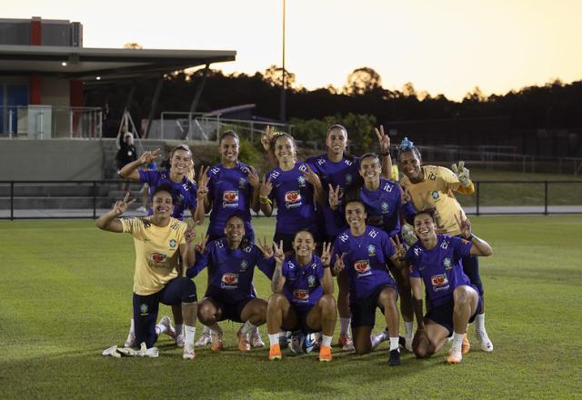 Jogadores da seleção masculina enviam mensagem de apoio à feminina