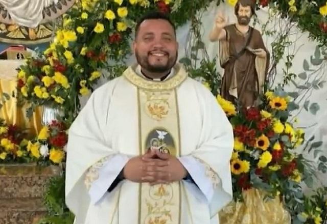 Padre é preso acusado de abusar de crianças que frequentavam igreja